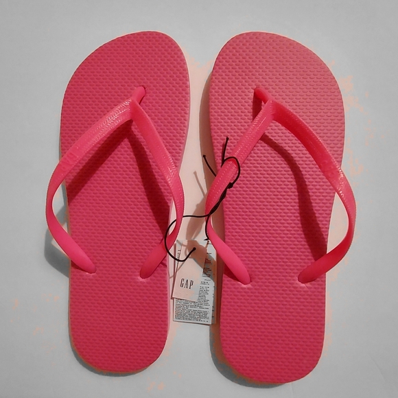 3for$19 GAP NWT Barbie Pink Flip Flop Sandles - Picture 2 of 8